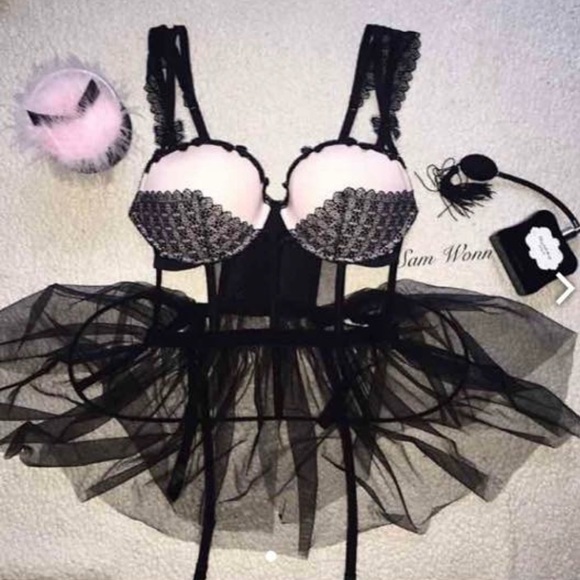 💎FINAL PRICE💎VICTORIA’S SECRET ANGEL LINGERIE - Picture 1 of 2